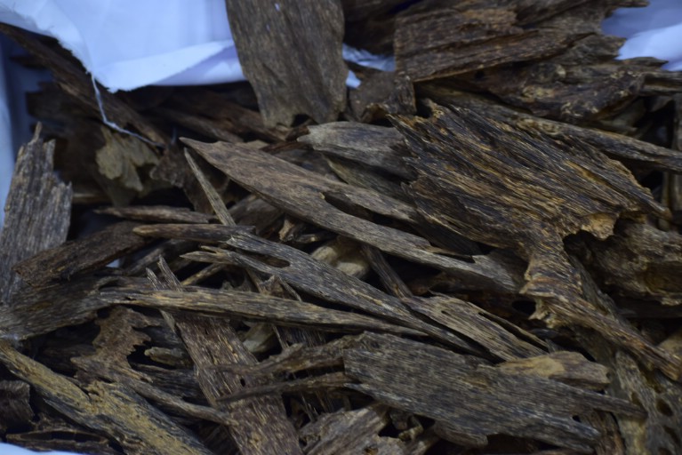 long chips of agarwood coming from malaysia